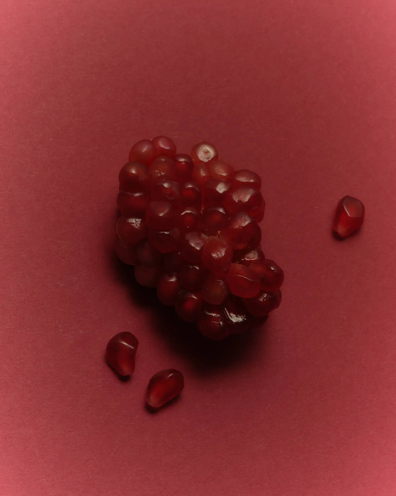 Fresh pomegranate seeds, the natural flavoring in Ponlu prebiotic fiber Garcinia Cambogia Jelly Sticks